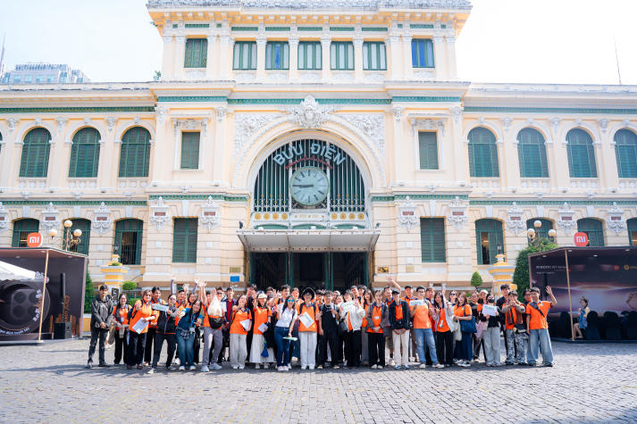 [Ảnh] Sinh viên Khoa Tiếng Anh và hành trình “học trong di sản” giữa lòng thành phố 12
