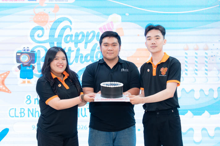CLB Nhiếp ảnh HUTECH đánh dấu tuổi lên 8, mở “khung hình” mới cho hành trình sáng tạo 102