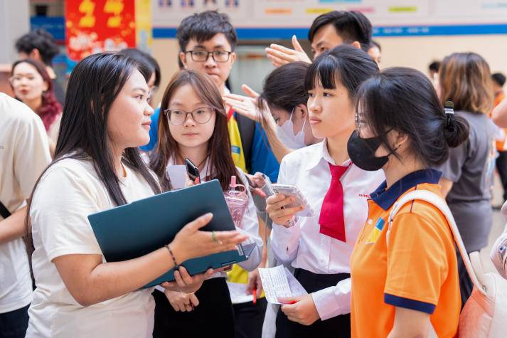 HUTECH-ers "bỏ túi" kỹ năng từ môi trường đa văn hóa 93