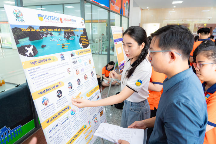 Sinh viên VKIT Khóa 21 trình làng loạt ý tưởng sáng tạo tại Triển lãm Poster 72