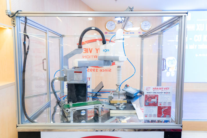 Cập nhật xu hướng nhà máy thông minh: Sinh viên Viện Kỹ thuật HUTECH sẵn sàng cho kỷ nguyên robot 81