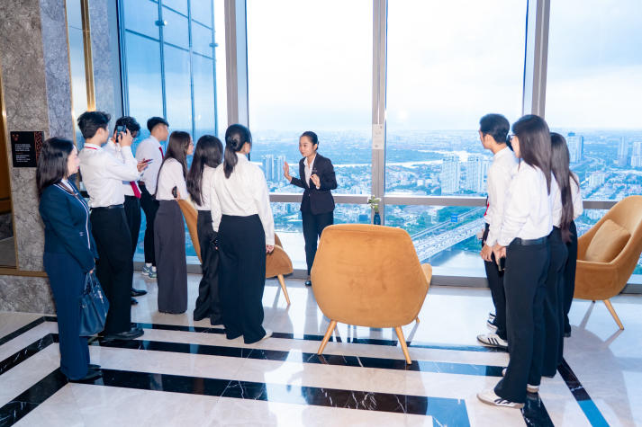 Khám phá dấu ấn dịch vụ tại Autograph Collection, sinh viên HUTECH chuẩn bị hành trang nghề khách sạn 102