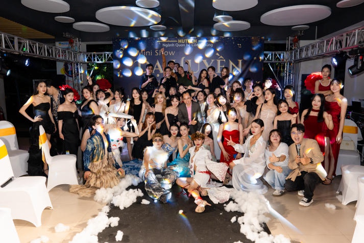Sinh viên Quan hệ công chúng trình làng các video phóng sự và tỏa sáng tại Đêm tiệc "Dạ Huyền" 216