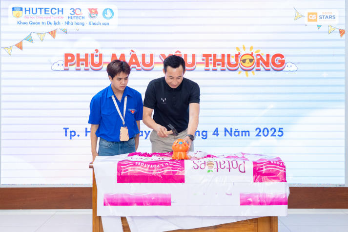 Khoa Quản trị Du lịch - Nhà hàng - Khách sạn lan tỏa yêu thương qua từng chú heo đất 31