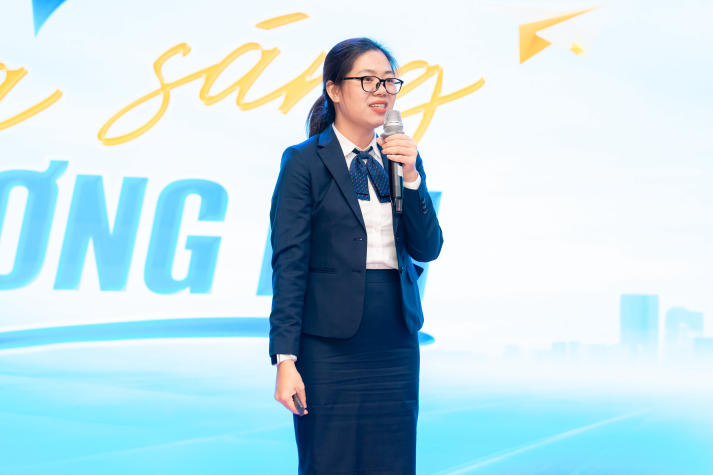 [Video] Hơn 300 sinh viên HUTECH “săn vé” thực tập tại Sacombank 24