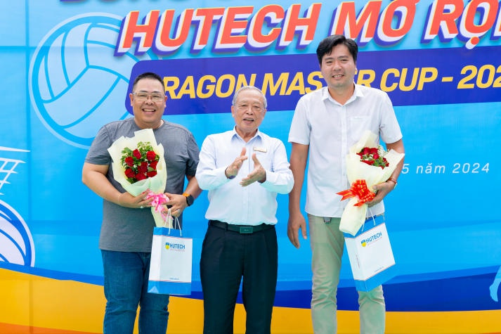 Đội chủ nhà giành ngôi vô địch Giải Bóng chuyền hơi nữ HUTECH mở rộng năm 2024 - Dragon Master Cup 73
