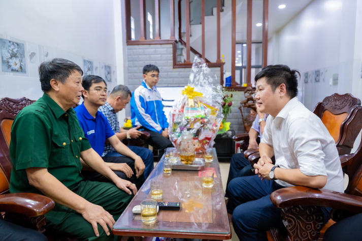 Mùa hè xanh HUTECH 2025: Bước chân tình nguyện, lan tỏa niềm tin 168