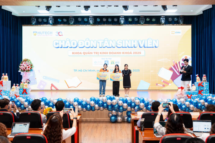 Khoa Quản trị kinh doanh chào đón tân sinh viên khoá 2025: Sẵn sàng hội nhập, vững bước tương lai 140