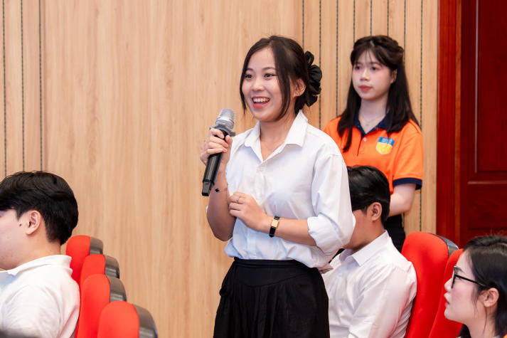 [Video] Hơn 300 sinh viên HUTECH “săn vé” thực tập tại Sacombank 51