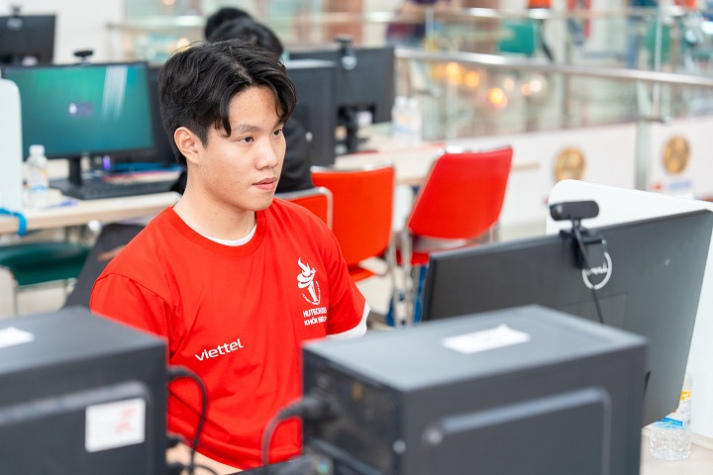 [Ảnh] Gần 1000 thí sinh bước vào chuỗi thử thách công nghệ tại OLP’25, OlpAI’25, Procon’25 và ICPC Asia HCMC 2025 70