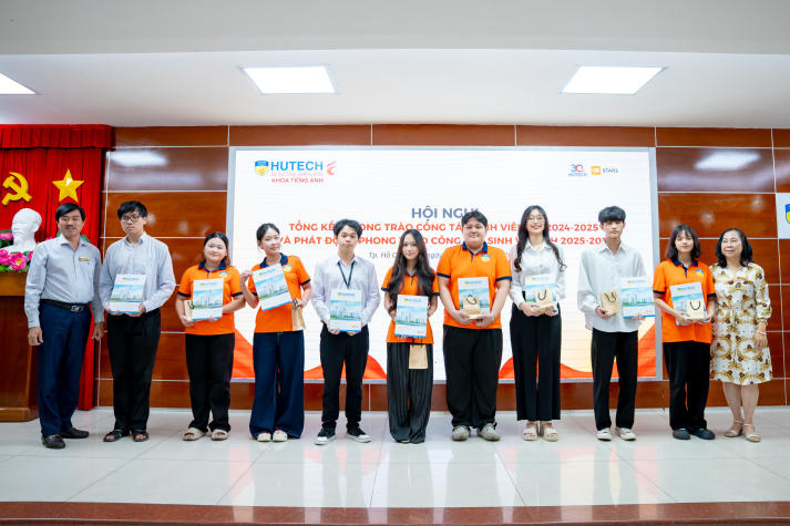 Hội nghị Tổng kết Khoa Tiếng Anh: Nỗ lực - Thành tích - Khát vọng mới 48