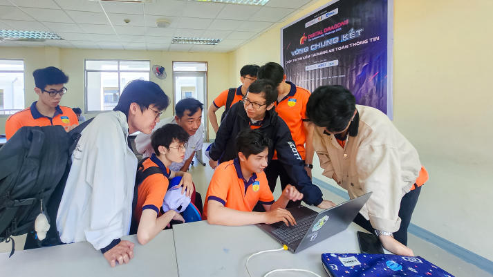 Sinh viên An toàn thông tin HUTECH lập thành tích tại Digital Dragons CTF 2025 39