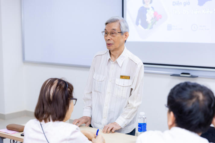 Sinh viên Khoa Dược lắng nghe chia sẻ thực tế về hành trình hành nghề Dược tại Úc 61