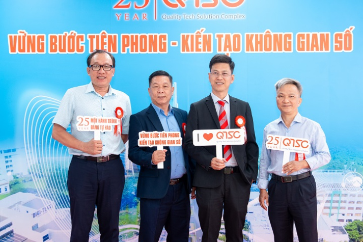 HUTECH ký kết MOU với Công ty QTSC, kiến tạo hệ sinh thái nhân tài số gắn với thực tiễn phát triển công nghệ 11