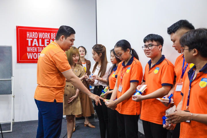 Nhiều kiến thức hữu ích cho sinh viên tại buổi tham quan Guardian 26