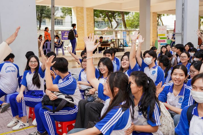 Sinh viên ngành Tâm lý học kết nối hơn 2.000 học sinh An Giang qua hành trình “Hiểu tâm lý - Vững tương lai” 76