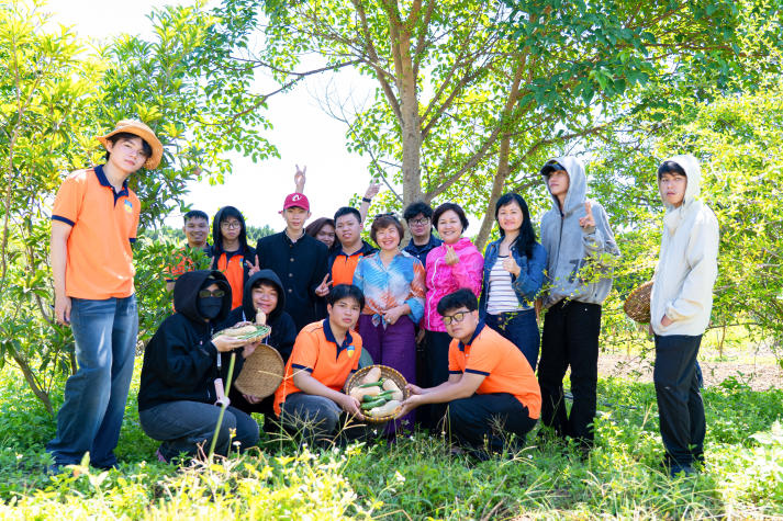 [Ảnh] Sinh viên HUTECH khám phá mô hình kinh tế sức khỏe bền vững qua hành trình thực tế 63