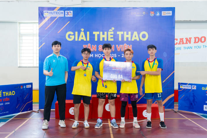 Ngôi Vô địch môn Bóng rổ Giải thể thao chào đón tân sinh viên thuộc về đội The Crew 69