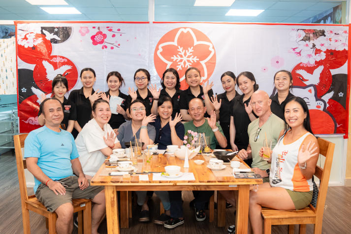 Sinh viên HUTECH biến đồ án thành nhà hàng Nhật, khách “chốt tiệc” ngay ngày khai trương 16