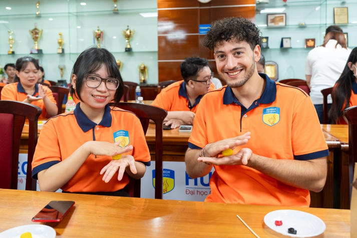 [Video] Sinh viên HUTECH sớm chinh phục thử thách toàn cầu hóa từ hoạt động giao lưu quốc tế tại trường 97