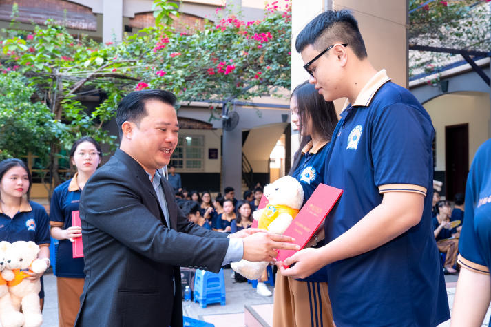 14 suất học bổng toàn khóa HUTECH tiếp sức teen Bùi Thị Xuân chạm gần giấc mơ đại học 28