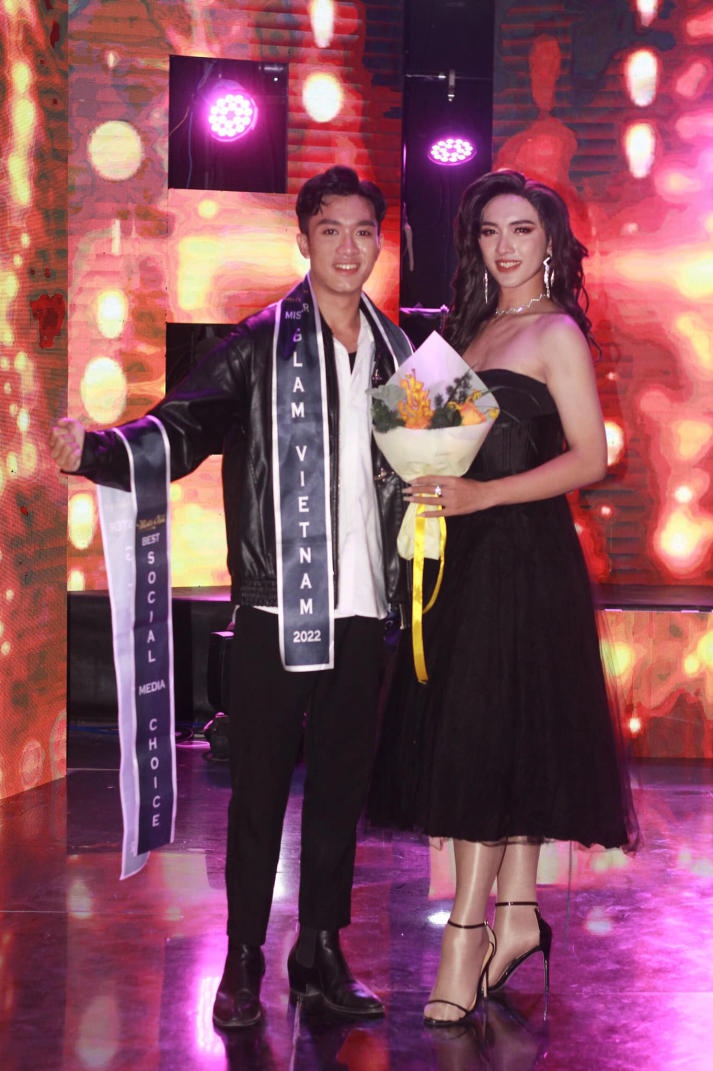 [Ảnh] Trai tài gái sắc HUTECH tự tin “show” nét đẹp năng động đậm chất Gen Z tại đa sân chơi 192