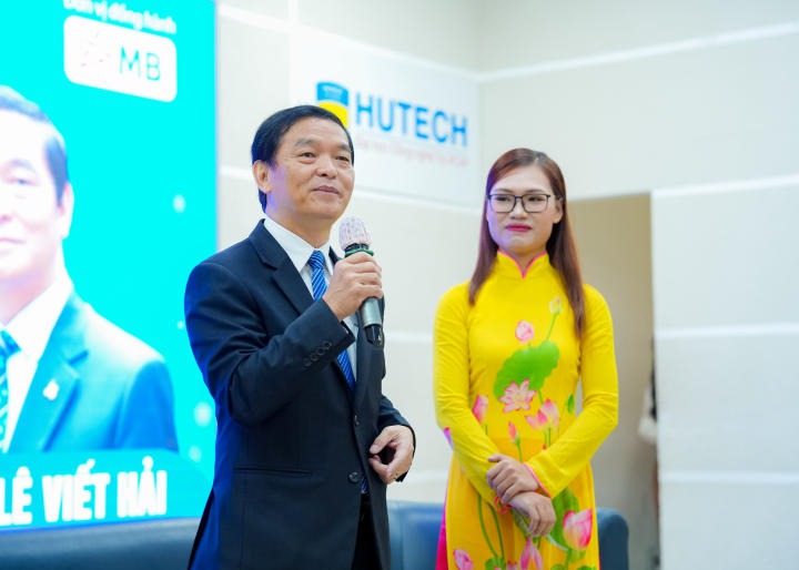 Diễn giả nhấn mạnh “con đường đi đến thành công thì không có dấu chân của kẻ lười biếng”