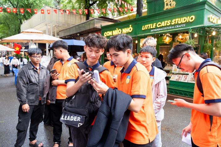 Sinh viên VKIT tiếp nối hành trình khám phá di sản tại Bảo tàng TP.HCM và Dinh Độc Lập 59