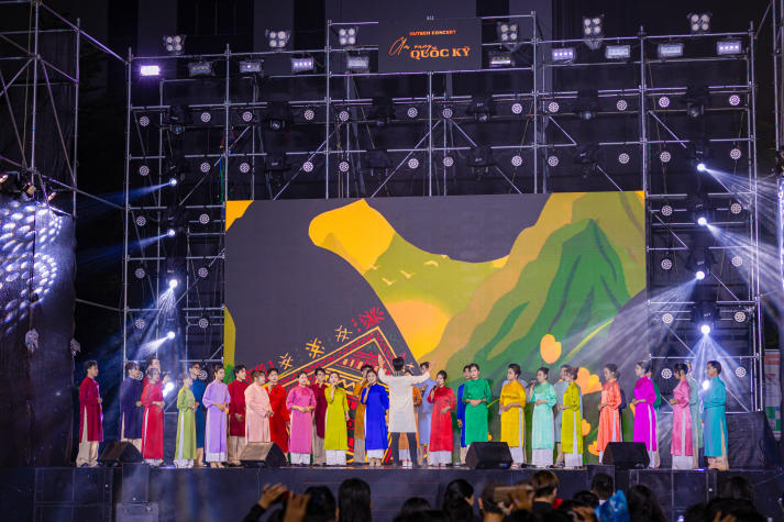 Sinh viên HUTECH thắp sáng niềm tự hào Việt qua chuỗi đồ án nghệ thuật hoành tráng 194
