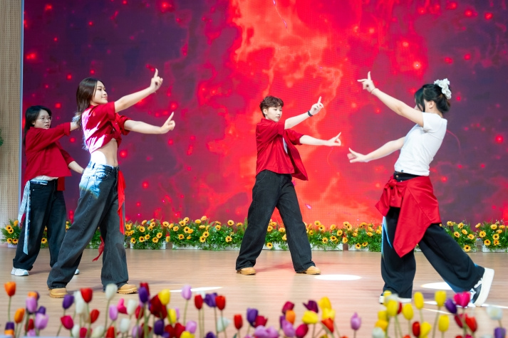 Khởi động thanh xuân: CLB - Đội - Nhóm HUTECH sẵn sàng chào đón tân binh nhập hội 208