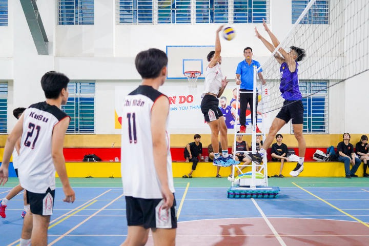 [Giải Thể thao Chào đón Tân Sinh viên] Team Cừu chiến đăng quang ngôi vô địch nội dung Bóng chuyền nam 43