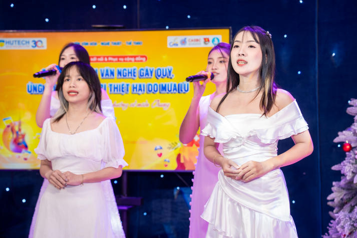 Viện Văn hóa - Nghệ thuật - Thể thao HUTECH thắp sáng tinh thần tương thân tương ái qua chương trình nghệ thuật 15