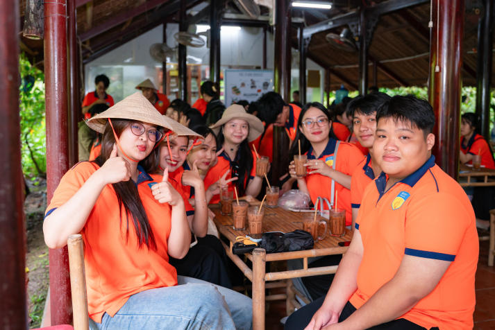 Sinh viên Công nghệ thực phẩm học từ trải nghiệm, hiểu sâu quy trình sản xuất socola Việt 15