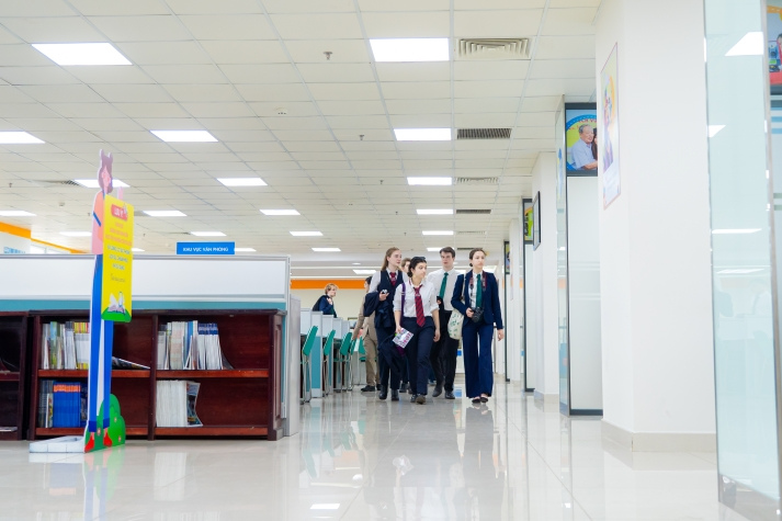 HUTECH welcomes students from University of Groningen for international academic exchange 22