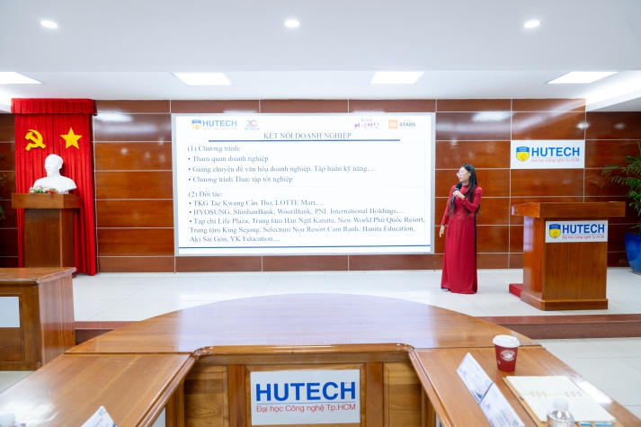 Chuyên gia Hàn Quốc định hướng về thị trường nghề nghiệp cho sinh viên khoa Hàn Quốc học 66