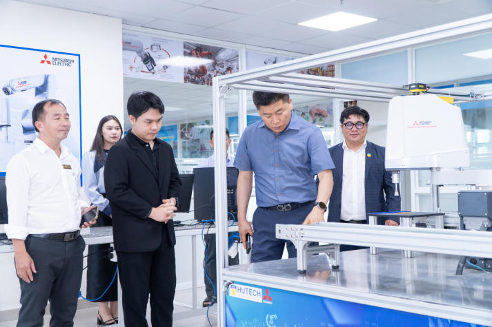 HUTECH signs cooperation agreement with Dawoon and receives equipment sponsorship worth over VND 1.5 billion 84