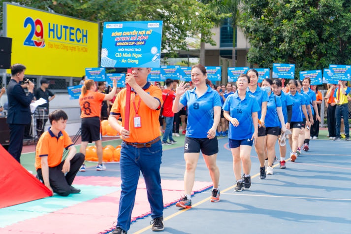 [Video] Đội chủ nhà giành ngôi vô địch Giải Bóng chuyền hơi nữ HUTECH mở rộng năm 2024 - Dragon Master Cup 36