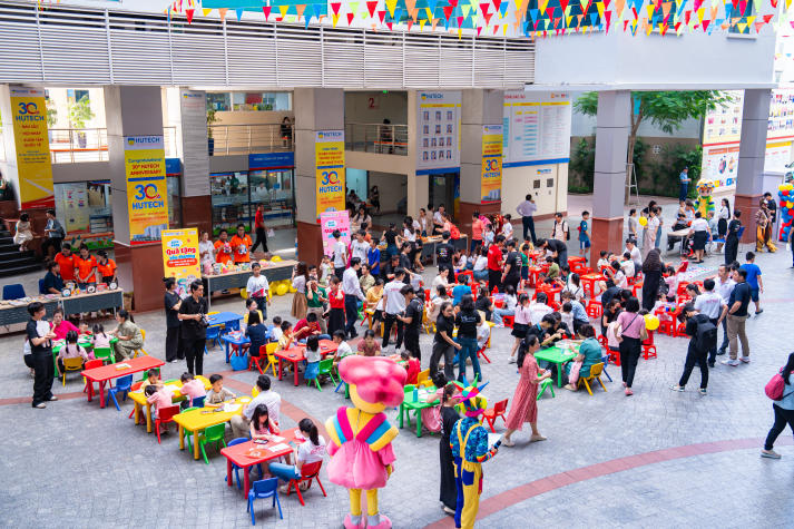 [Video] Ngày hội tuổi thơ HUTECH: Hành trình sắc màu cho những thiên thần nhỏ 75