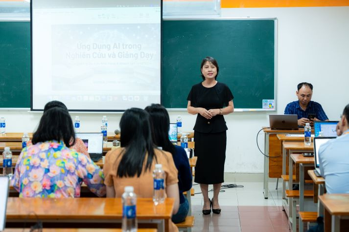 Ứng dụng trí tuệ nhân tạo (AI) - Bước chuyển mình trong nghiên cứu khoa học lĩnh vực Du lịch tại HUTECH 28