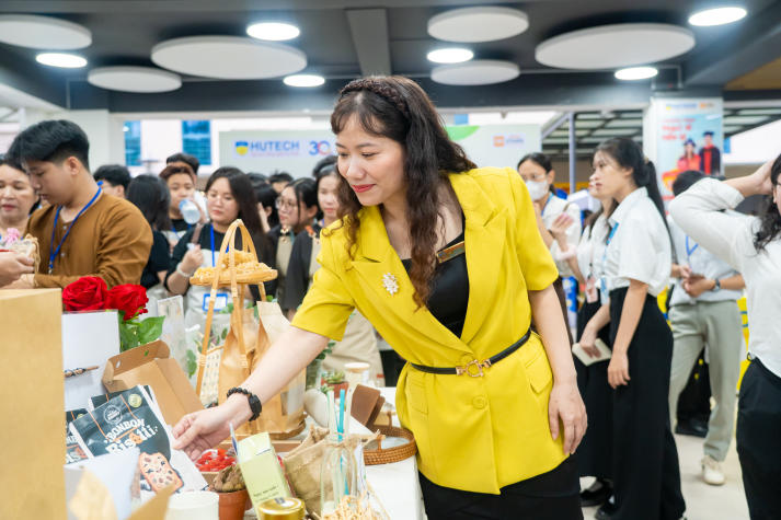 [Video] Khi sinh viên Khoa Quản trị Kinh doanh trở thành “nhà sáng tạo xanh” 165