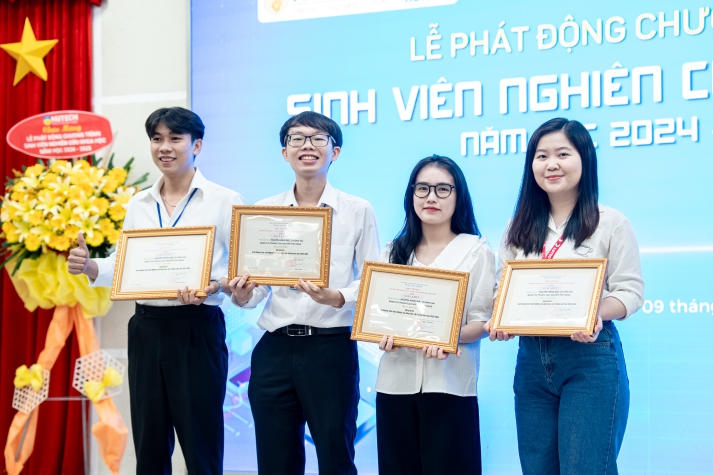 Sinh viên HUTECH đạt 07 giải tại Giải thưởng Khoa học và Công nghệ dành cho sinh viên trong cơ sở giáo dục đại học năm 2024 231