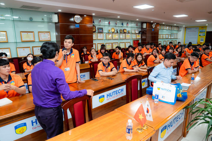 Tân sinh viên VKIT “bỏ túi” bí quyết chinh phục kỹ năng làm việc nhóm 59