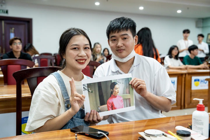 Sinh viên Khoa Trung Quốc học trổ tài makeup tôn vinh nhan sắc người phụ nữ nhân dịp 08/03 93