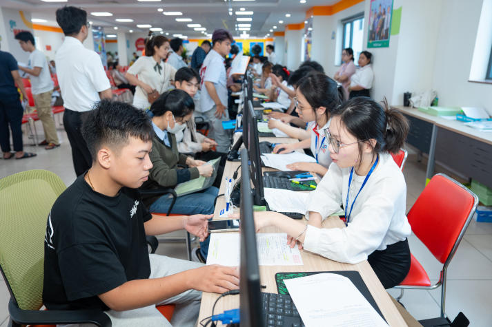 [Video] HUTECH trong mắt tân sinh viên và phụ huynh ngày nhập học 34