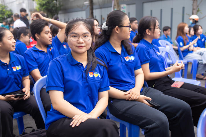 Mùa hè xanh HUTECH 2025: Gặp gỡ gia đình có công với cách mạng và xây dựng không gian sống an toàn - sạch - đẹp 148