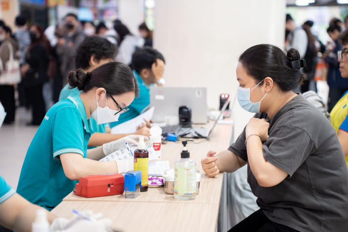 Sinh viên HUTECH trao giọt hồng, lan tỏa yêu thương trong ngày hội hiến máu tình nguyện 19