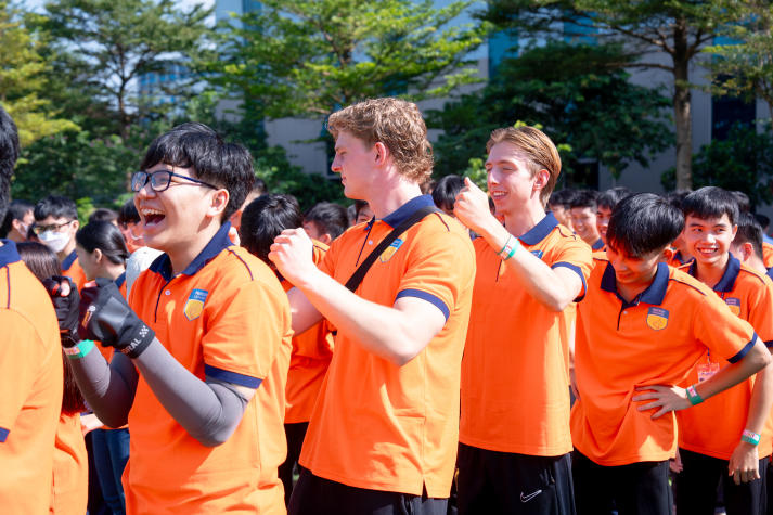 [Video] “iHUTECH - iStart - iShine”: Hành trình gắn kết tân binh Viện Đào tạo Quốc tế 2025 46