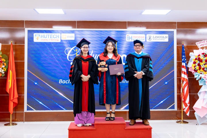 Tân Thạc sĩ, Cử nhân vinh dự nhận bằng tốt nghiệp Quốc tế từ Đại học Lincoln - Hoa kỳ trong lễ bế giảng và trao bằng tốt nghiệp 2023 113