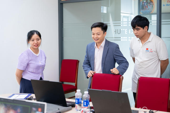 Sinh viên VJIT “chốt ý tưởng” tại lễ bế giảng khóa học đổi mới sáng tạo I2I Workshop 31