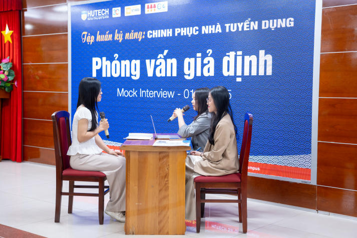 [Video] Sinh viên Khoa Tiếng Anh rèn luyện kỹ năng phỏng vấn, sẵn sàng chinh phục nhà tuyển dụng 58